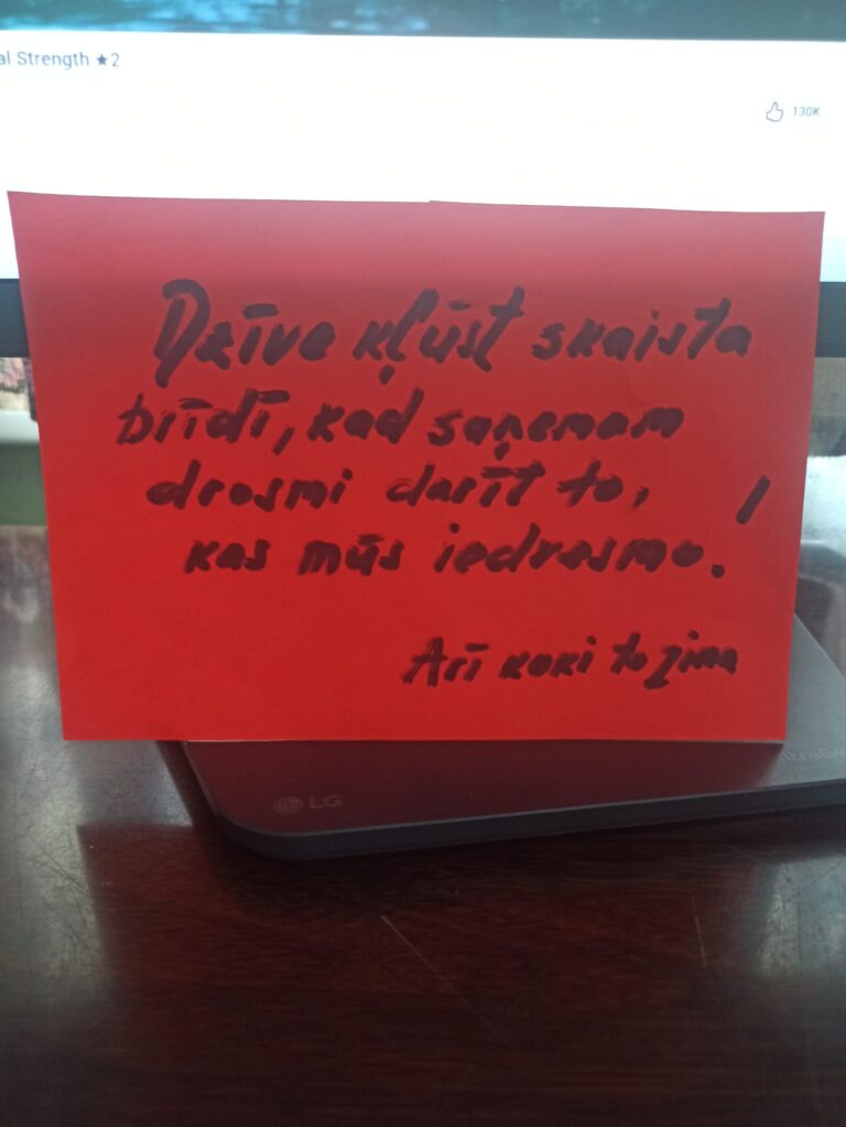 Sarkanās lapas prakse: Jaunmēness un aptumsuma enerģijas integrēšana