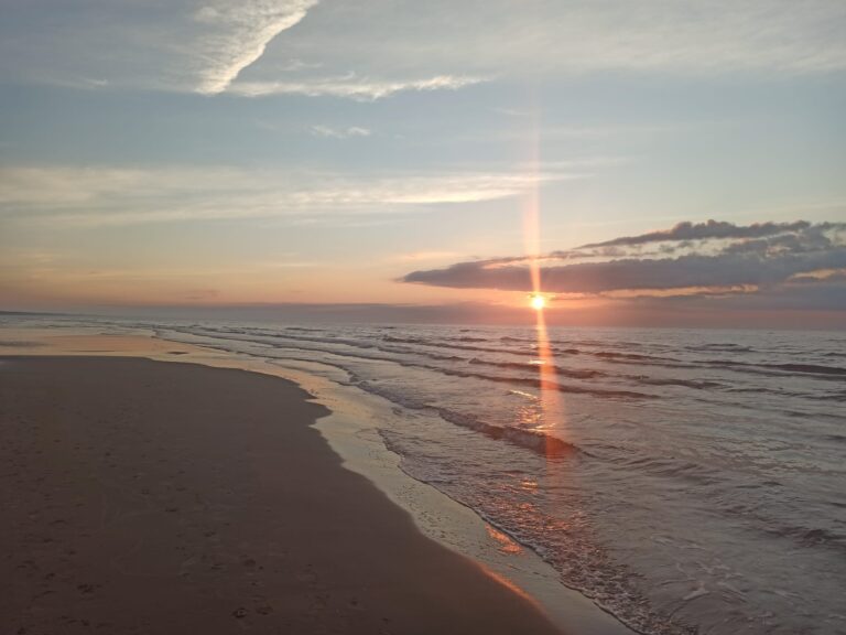 Ceturtdiena (Guru diena) – kad Uguns telpā iededzina gaismu